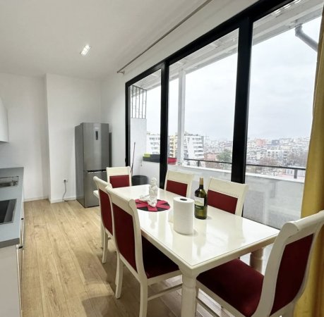Tirane, jap me qera apartament 2+1+Ballkon Kati 8, 95 m² 800 € (Rruga Kavajes)