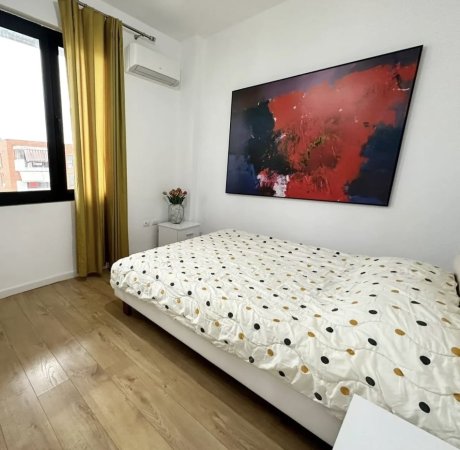 Tirane, jap me qera apartament 2+1+Ballkon Kati 8, 95 m² 800 € (Rruga Kavajes)