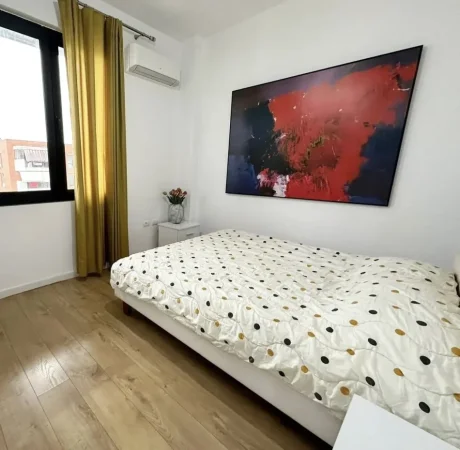Tirane, jap me qera apartament 2+1+Ballkon Kati 8, 95 m² 800 € (Rruga Kavajes)