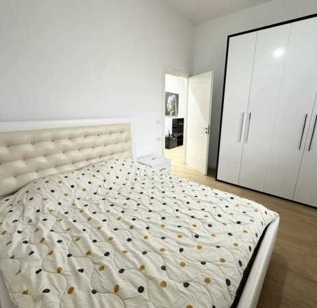 Tirane, jap me qera apartament 2+1+Ballkon Kati 8, 95 m² 800 € (Rruga Kavajes)