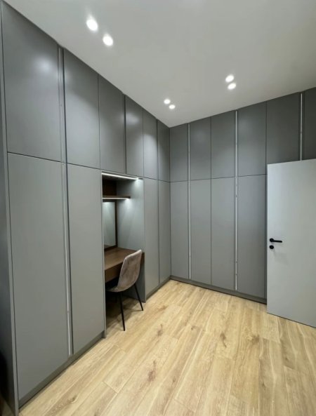Tirane, jap me qera apartament 1+1+Ballkon Kati 8, 75 m² 800 € (Rruga Kavajes)