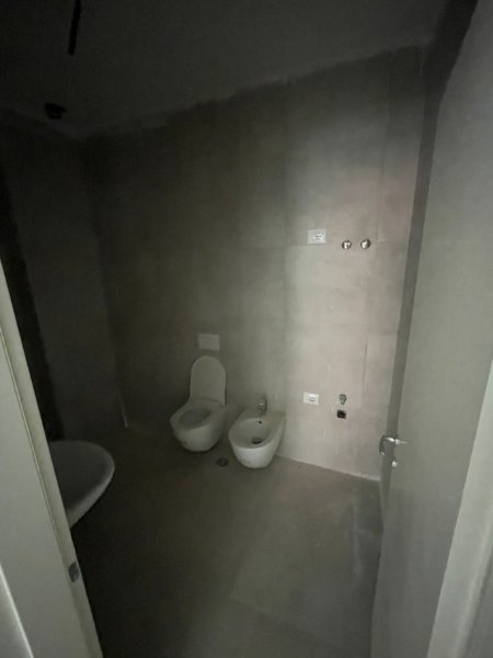 Tirane, shitet apartament 2+1+Ballkon Kati 10, 120 m² 179.000 € (Rruga Simon Gjoni)