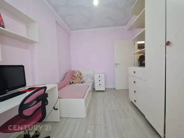 Tirane, shitet apartament 2+1+Ballkon Kati 6, 80 m² 160.000 € (Rruga Artan Lenja)
