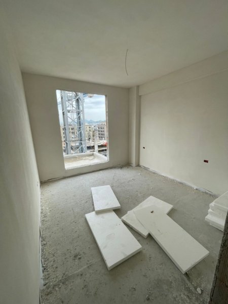 Tirane, shitet apartament 2+1+Ballkon Kati 10, 120 m² 179.000 € (Rruga Simon Gjoni)