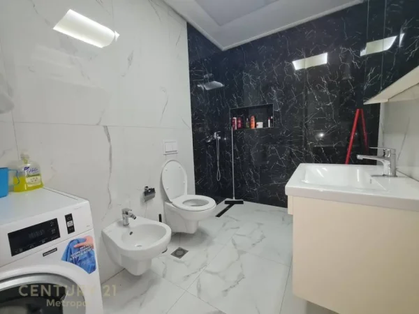 Tirane, shitet apartament 2+1+Ballkon Kati 6, 80 m² 160.000 € (Rruga Artan Lenja)