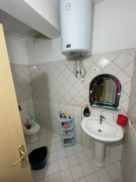Tirane, shitet apartament 3+1+Ballkon Kati 5, 117 m² 130.000 € (Prane Vila L)