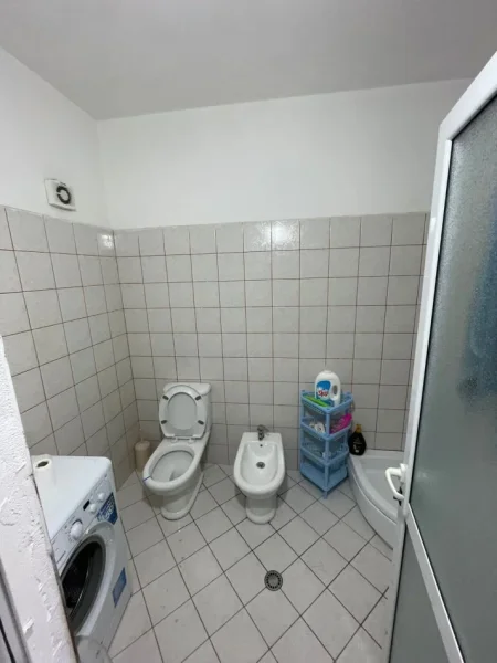 Tirane, shitet apartament 3+1+Ballkon Kati 5, 117 m² 130.000 € (Prane Vila L)