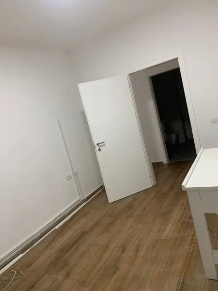 Tirane, jepet me qera ambjent biznesi Kati 3, 65 m² 800 € (Myslym Shyri)