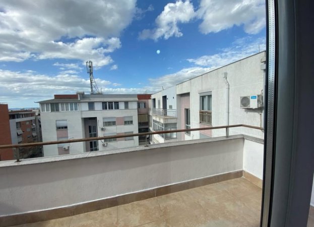 Tirane, jepet me qera apartament 3+1+Ballkon Kati 6, 150 m² 500 € (Rruga Ura)
