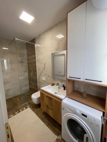 Tirane, jap me qera garsonier Kati 1, 30 m² 400 € (Ramazan Bogdani, mbrapa bllokut te magazinave)