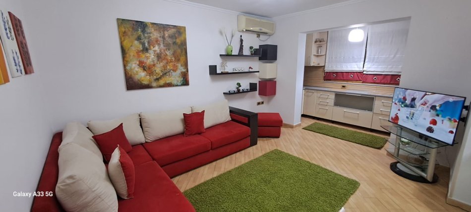 Tirane, jepet me qera apartament 1+1 Kati 4, 55 m² 50,000 Leke (Rruga e Elbasanit)