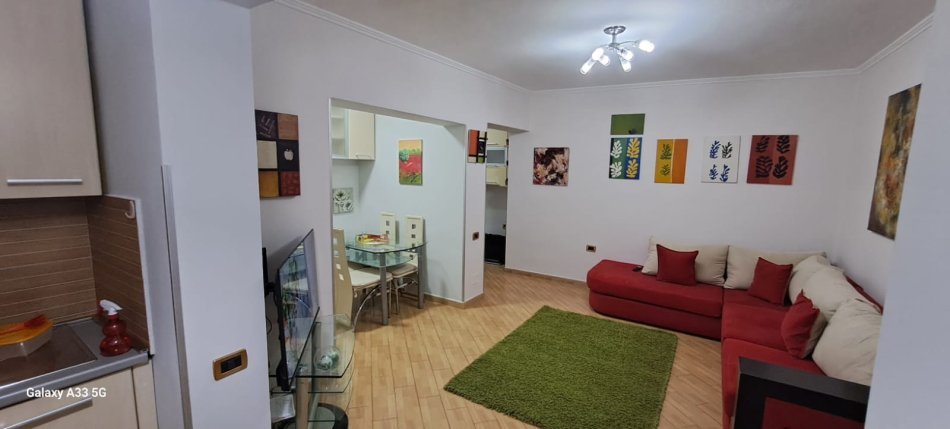 Tirane, jepet me qera apartament 1+1 Kati 4, 55 m² 50,000 Leke (Rruga e Elbasanit)