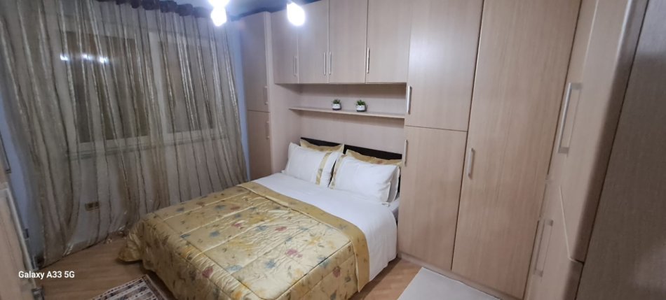 Tirane, jepet me qera apartament 1+1 Kati 4, 55 m² 50,000 Leke (Rruga e Elbasanit)