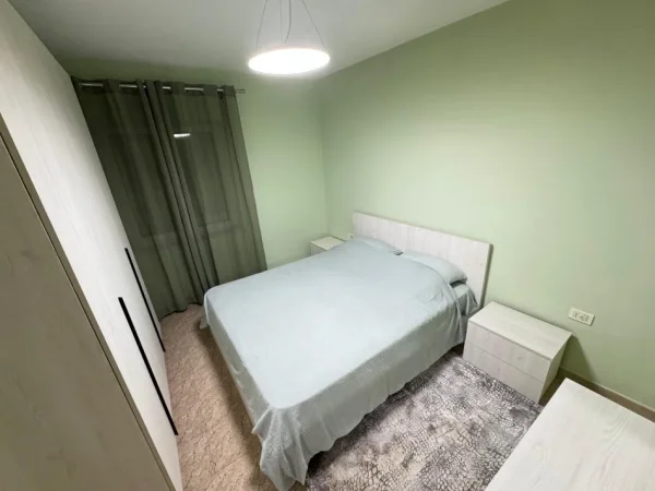 Tirane, jepet me qera apartament 1+1 Kati 1, 65 m² 500 € (Tregu cam pran Qendres)