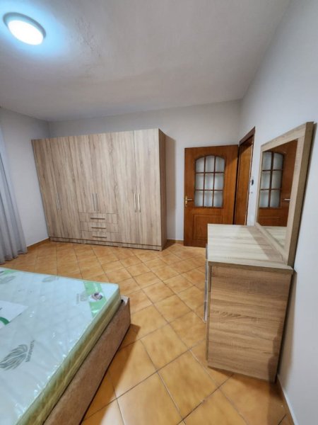 Tirane, jepet me qera Vile 2+1 Kati 2, 90 m² 550 € (JEPET ME QERA SUPER HYRJA 2+1 PERBALLE DELIORGJIT)