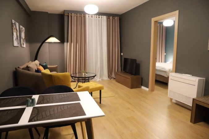 Tirane, jepet me qera apartament 1+1+Ballkon Kati 7, 70 m² 600 € (Rruga Muhamet Gjollesha)