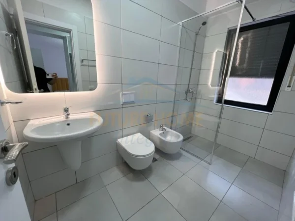 Tirane, jepet me qera apartament 2+1 Kati 2, 100 m² 800 € (Kodra e Diellit 1, Tiranë.)