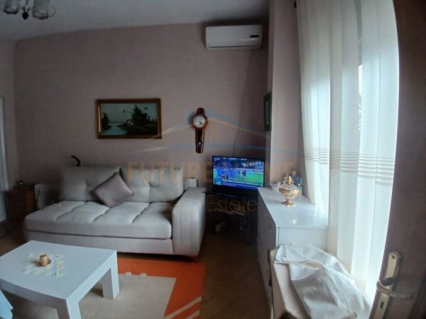 Durres, jepet me qera shtepi , 256 m² 2.000 € (Shkozet, Durres)
