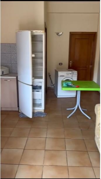 Tirane, jepet me qera Vile 1+1 Kati 2, 60 m² 350 € ( JEPET ME QERA VILË PRIVATE 1+1 – RRUGA JORDAN MISJA – 350 €/MUAJ)