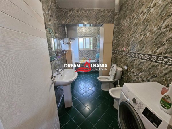 Tirane, jepet me qera apartament 2+1 , 130 m² 600 € 