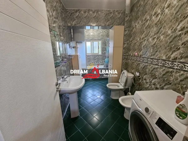 Tirane, jepet me qera apartament 2+1 , 130 m² 600 € 