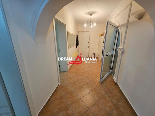 Tirane, jepet me qera apartament 2+1 , 130 m² 600 € 