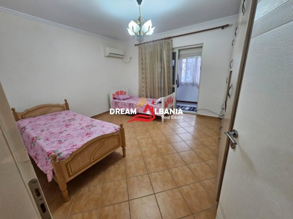 Tirane, jepet me qera apartament 2+1 , 130 m² 600 € 