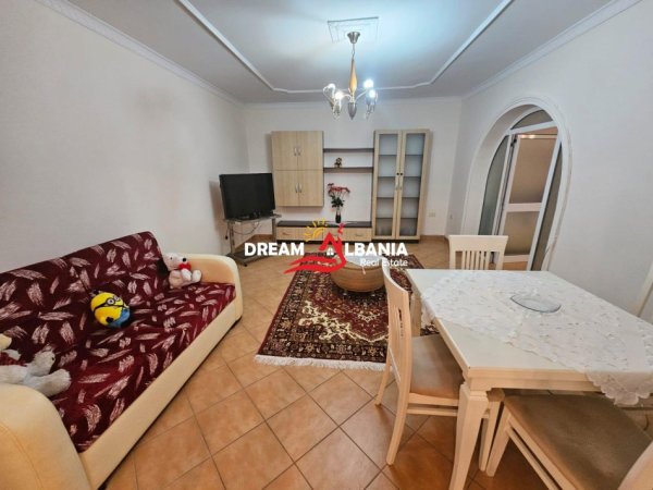 Tirane, jepet me qera apartament 2+1 , 130 m² 600 € 