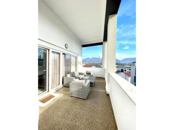 Tirane, jepet me qera apartament 3+1+Aneks+Ballkon Kati 4, 175 m² 1.300 € (Neom114500)