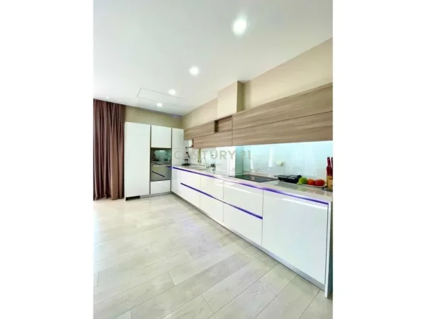 Tirane, jepet me qera apartament 3+1+Aneks+Ballkon Kati 4, 175 m² 1.300 € (Neom114500)