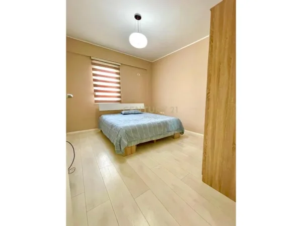 Tirane, jepet me qera apartament 3+1+Aneks+Ballkon Kati 4, 175 m² 1.300 € (Neom114500)