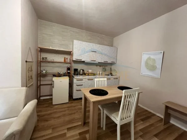 Shkembi i Kavajes, jepet me qera apartament 1+1 Kati 1, 46 m² 400 €