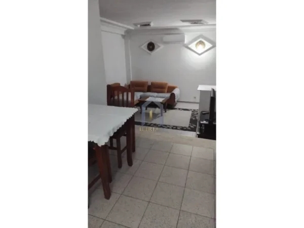 Tirane, jepet me qera 2+1+Ballkon Kati 2, 70 m² 400 € ("4 Deshmoret")