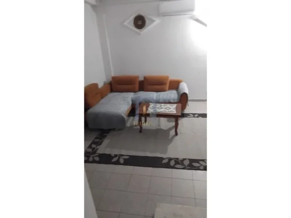 Tirane, jepet me qera 2+1+Ballkon Kati 2, 70 m² 400 € ("4 Deshmoret")