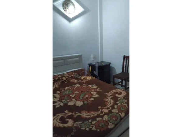 Tirane, jepet me qera 2+1+Ballkon Kati 2, 70 m² 400 € ("4 Deshmoret")