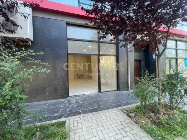 Tirane, jepet me qera ambjent biznesi Kati 0, 53 m² 450 € (Neom114218)