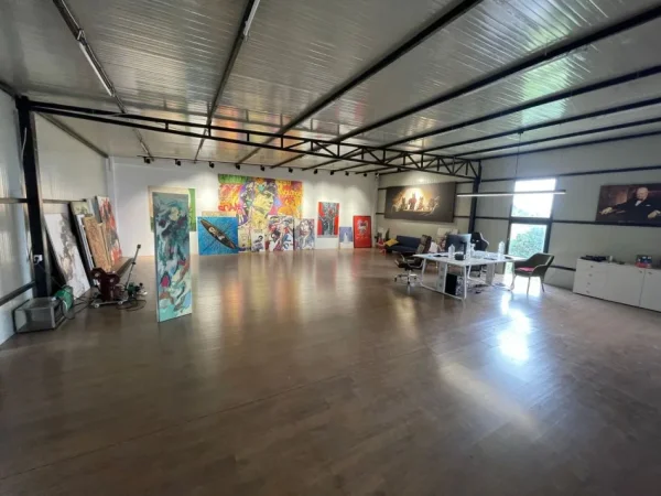 Tirane, jepet me qera magazine Kati 0, 650 m² 1.500 € (Kashar)