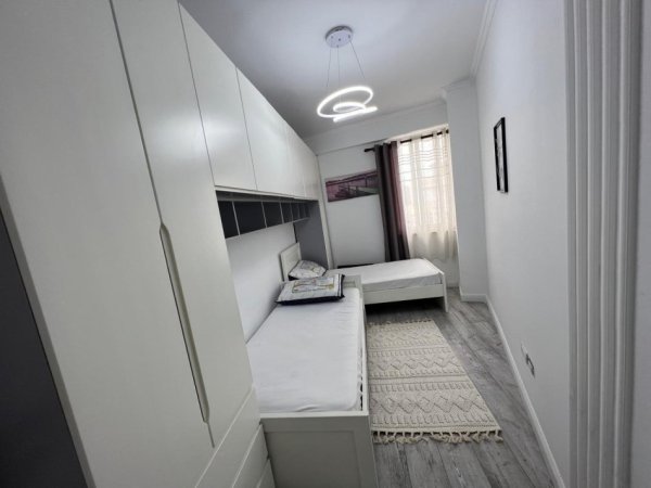 Tirane, shitet 2+1+Ballkon , 85 m² 130.000 € (Rruga Teodor Keko)