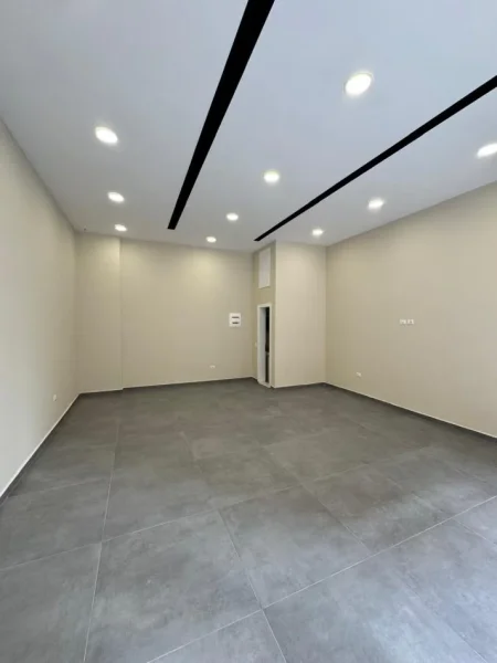 Tirane, jepet me qera ambjent biznesi Kati 0, 45 m² 500 € (Green City, Astir)