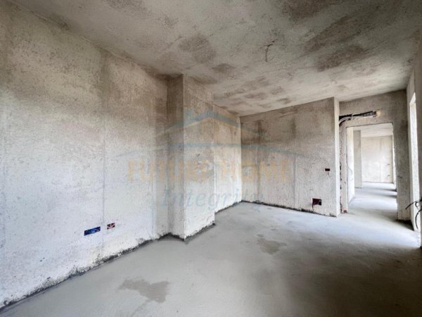 Tirane, shitet apartament 1+1+verande, 83 m² 142.000 € (Tregu Elektrik)