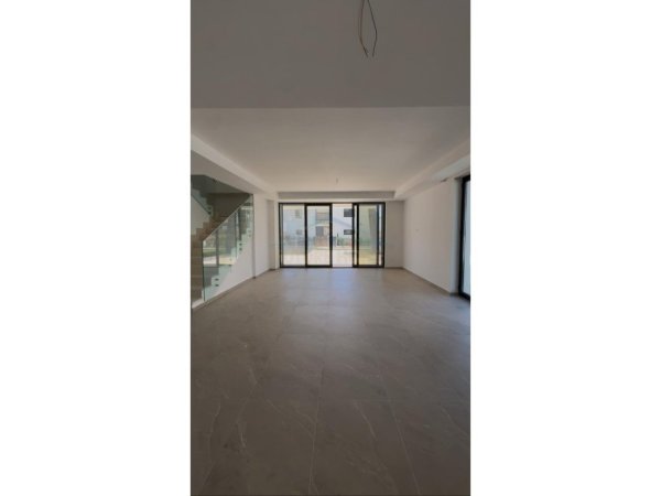 Durres, shitet Vile 2 Katshe Kati 0, 617 m² 980.000 € (Kompleksi San Pietro, Gjiri i Lalëzit)