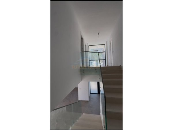 Durres, shitet Vile 2 Katshe Kati 0, 617 m² 980.000 € (Kompleksi San Pietro, Gjiri i Lalëzit)
