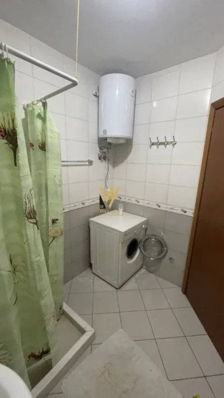 Tirane, jepet me qera apartament 2+1+Ballkon Kati 5, 114 m² 450 € (RRUGA E DIBRES)