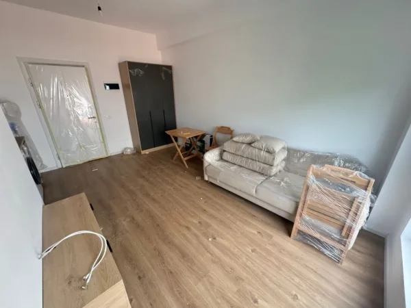 Tirane, jepet me qera garsonier 1+1 Kati 4, 45 m² 300 € (Ali Demi Rezidenca Kaimi)
