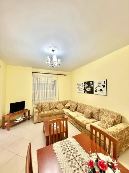 Tirane, jepet me qera apartament 1+1+Ballkon Kati 5, 75 m² 550 € (Kodra e Diellit)