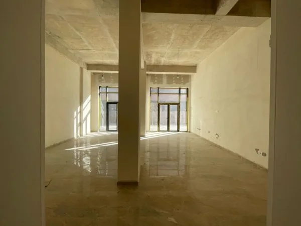 Tirane, jepet me qera ambjent biznesi Kati 0, 87 m² 1.000 € (Green City, Astir)