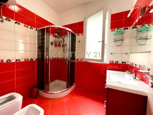 Tirane, jepet me qera Vile 2 Katshe Kati 1, 290 m² 1.000 € (Neom114397)