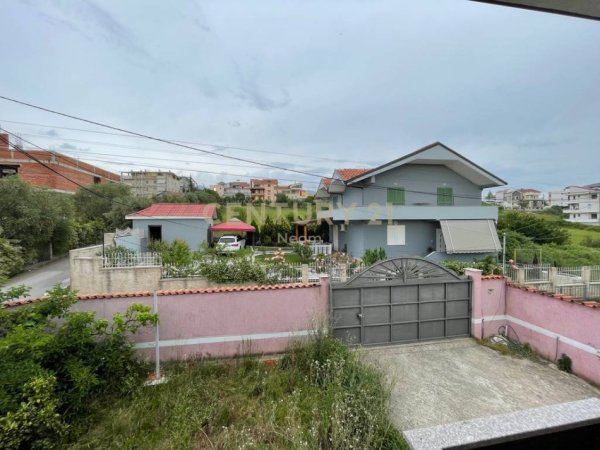 Tirane, jepet me qera Vile 2 Katshe Kati 1, 290 m² 1.000 € (Neom114397)