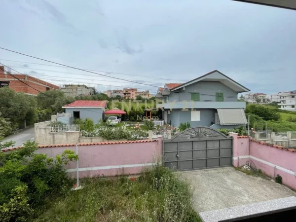 Tirane, jepet me qera Vile 2 Katshe Kati 1, 290 m² 1.000 € (Neom114397)
