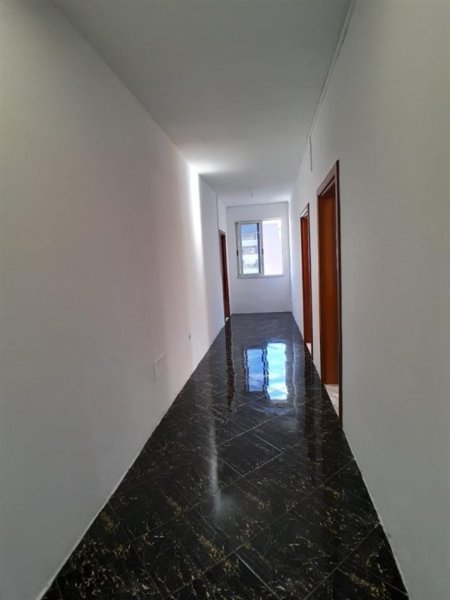 Durres, shitet apartament 2+1+Ballkon Kati 3, 131 m² 139.000 € (Taulantia)